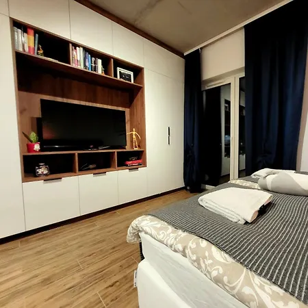 The Lucky Five At Glivia Apartment *