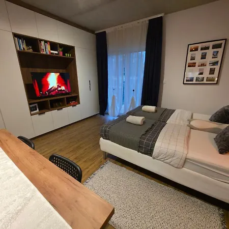 The Lucky Five At Glivia Parking&garden