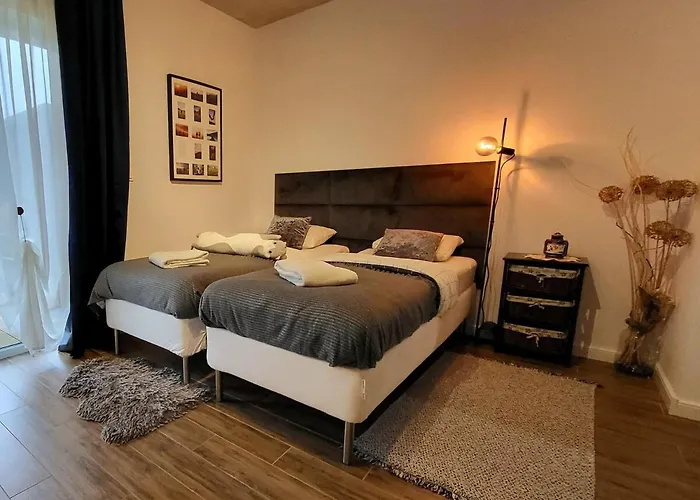 The Lucky Five At Glivia Parking&garden *